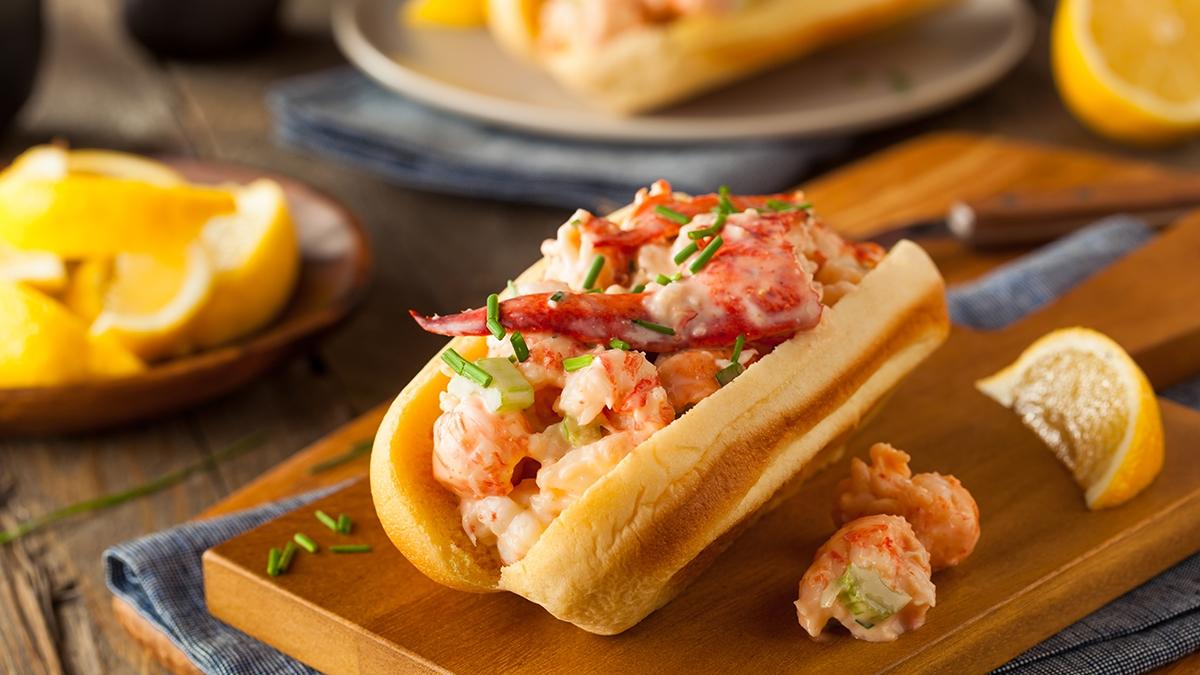 Article Cards Featured Image Homemade New England Lobster Roll